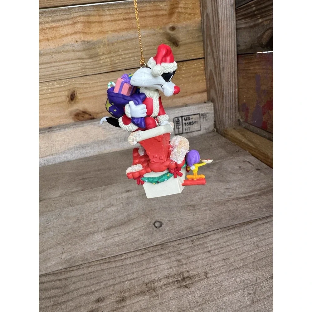 1996 Looney Tunes Sylvester and‎ Tweety Santa Birdhouse Christmas Ornament
